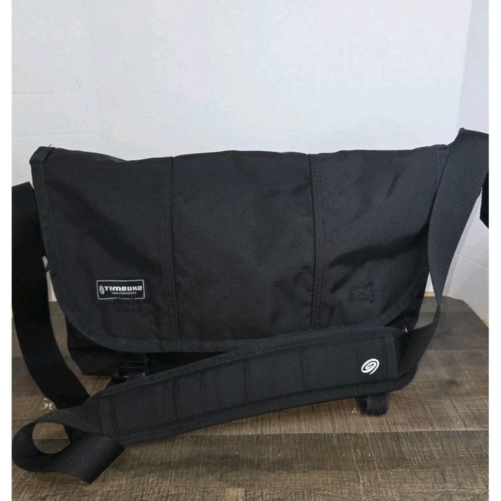 TIMBUK2 Black Classic Messenger Bag Laptop Case 13-15 Inch Nylon TPU